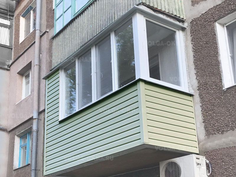 Остекление балкона с выносом по плите