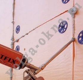 Заделка швов в утеплителе монтажной пеной или герметиком